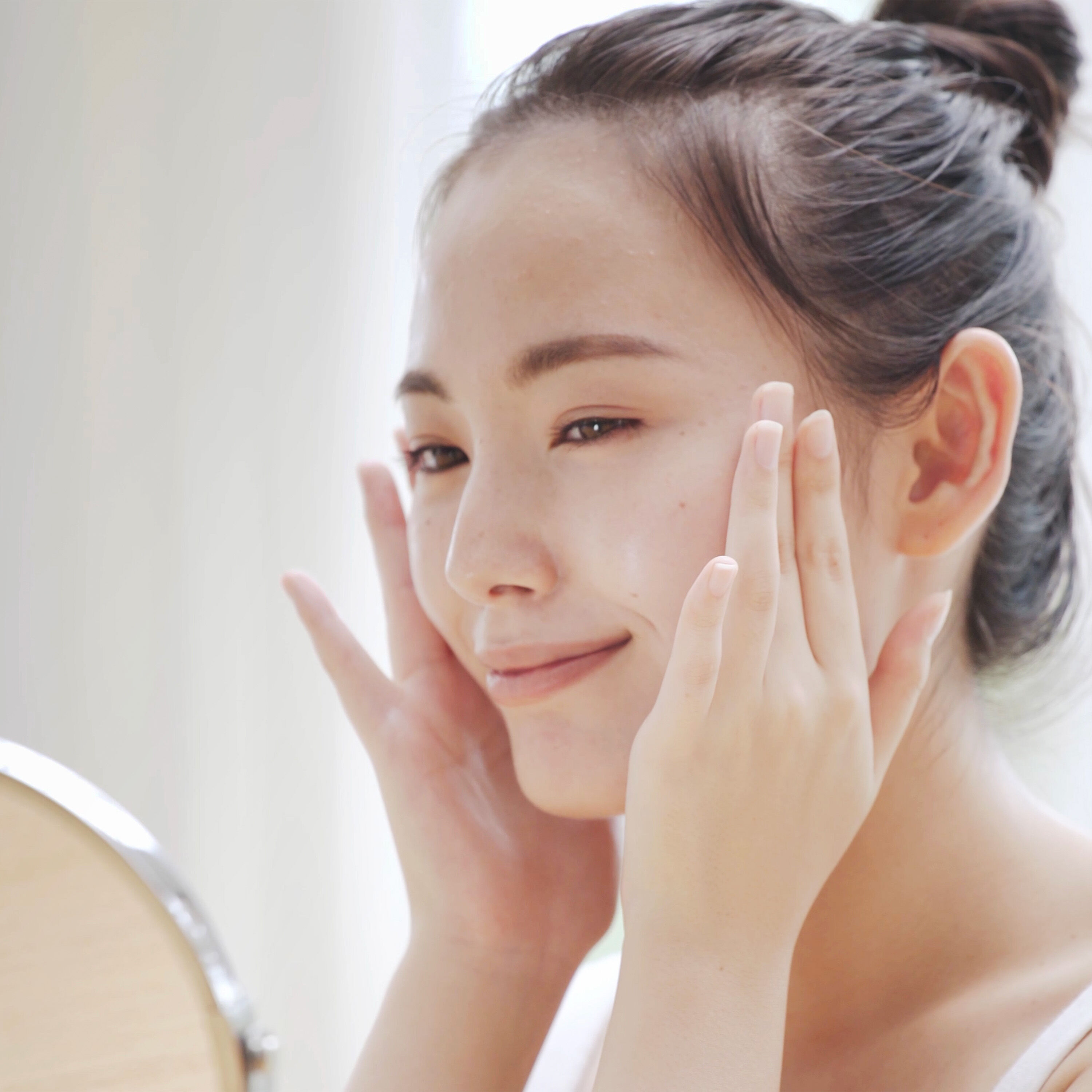 14_Article_Hero_How_Different_Between_Lotion_And_Cream