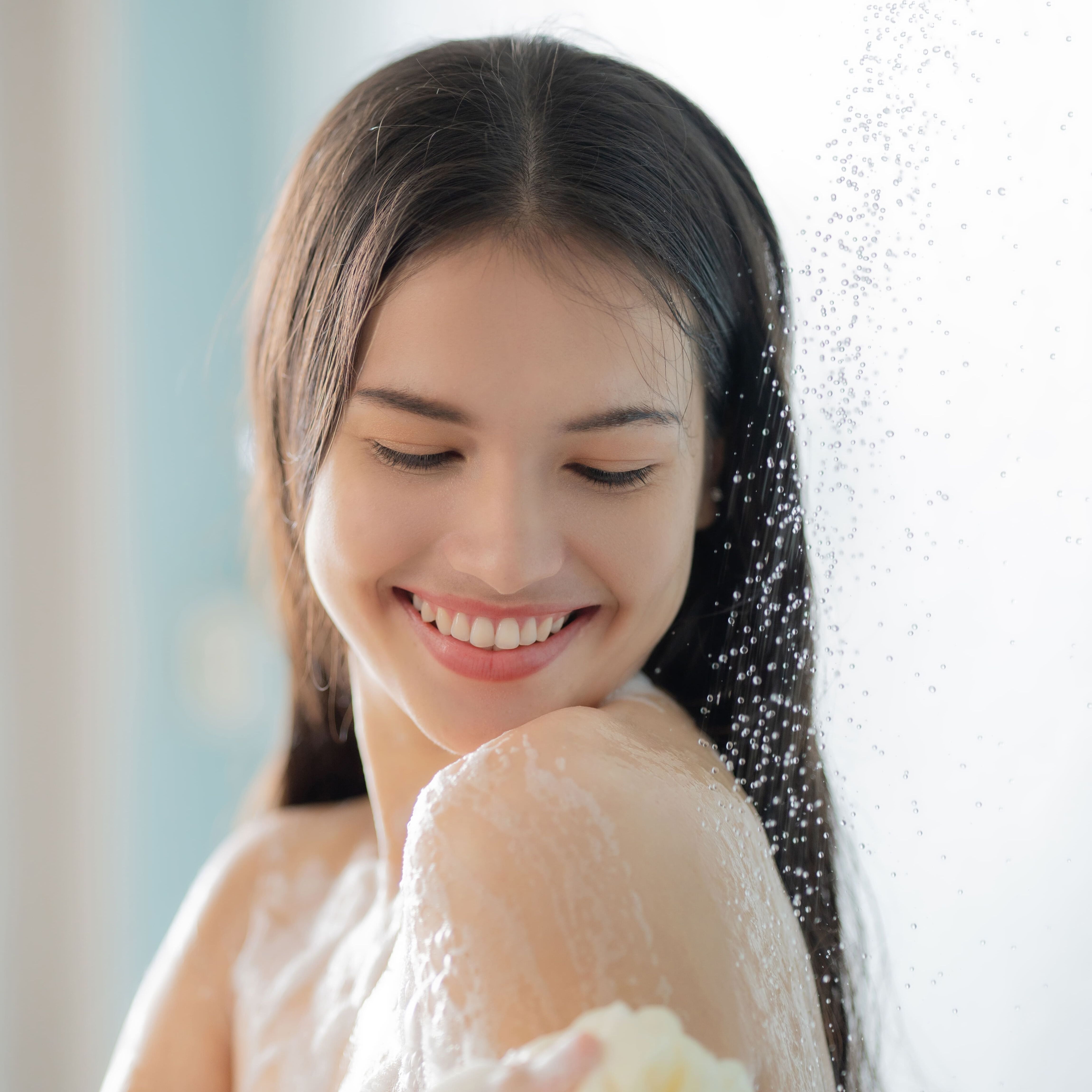 ปลดล็อกข้อสงสัย อาบน้ำอุ่นอย่างไรไม่ให้ผิวแห้ง ?